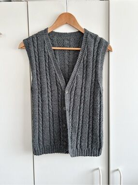 Chunky Cable Knit Button Front Vest • Sz S